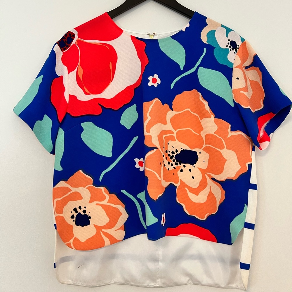 ♠️ kate spade ♠️ Hi-Lo hem Floral Blouse